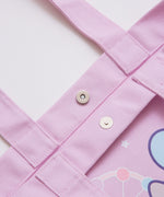 Close-up of the magnetic closure at the top of the Pusheen Tote Bag. 