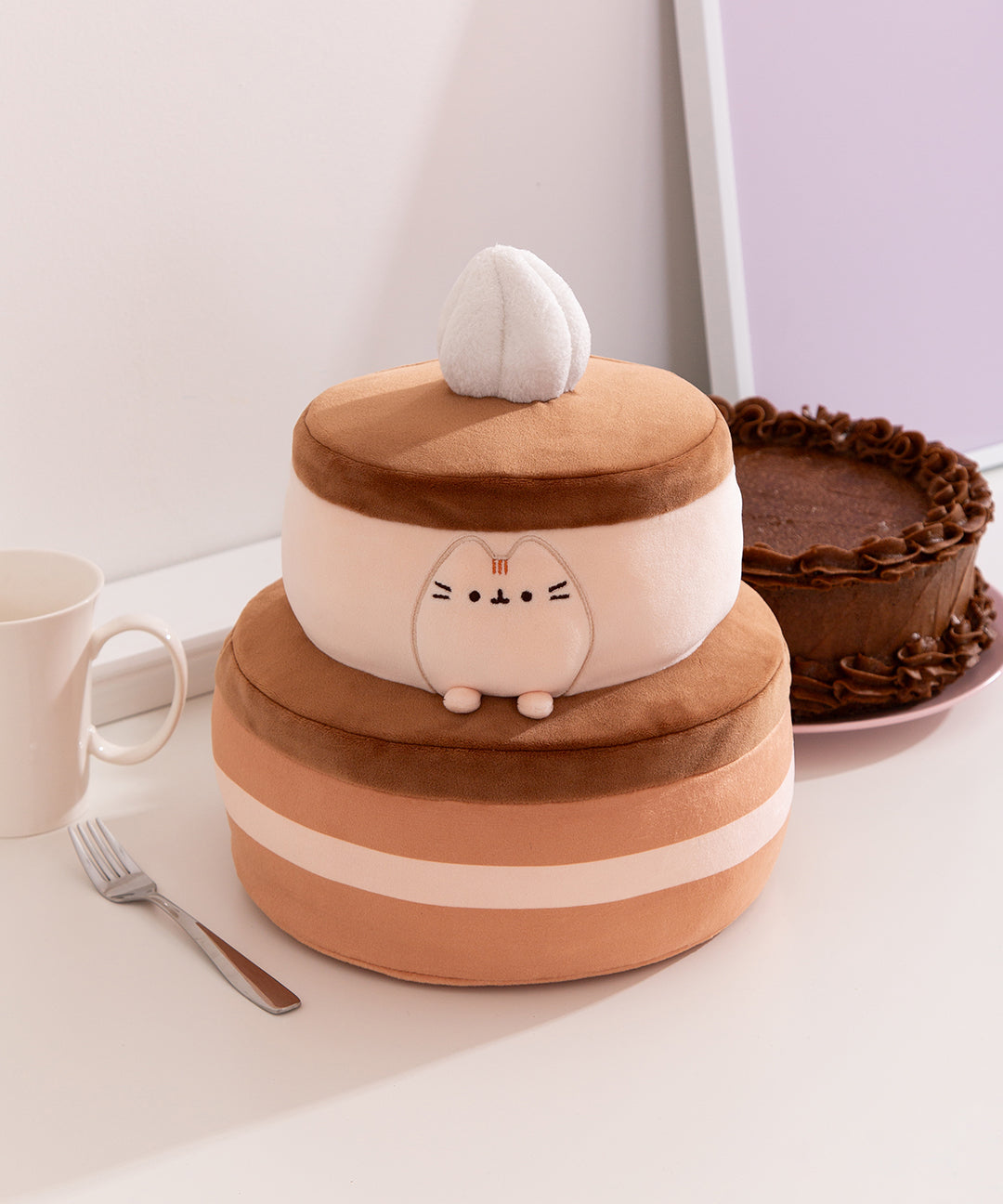 Pelúcia Pusheen Sweets Chocolate Cake Squisheen 28cm Plush (GUND) Pelúcia Pusheen Sweets Chocolate Cake Squisheen 28cm Plush (GUND)