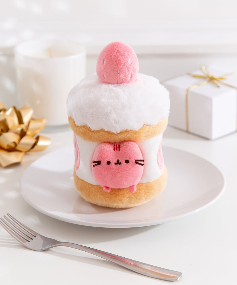 Pusheen Sweets Strawberry Cake Plush 2-pc Environment