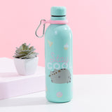 A light blue steel water bottle with a round screw-on cap and a pink carabiner loop with a silver snap hook attached, featuring a printed design of Pusheen winking on her side, the words ‘Stay Cool’ above her, surrounded by donuts, pizza and cupcakes. The bottle in front of a white and pink background, with a small succulent besides it.
